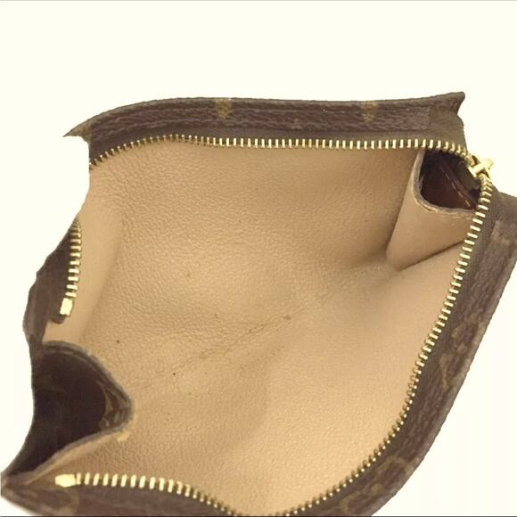 Authentic Louis Vuitton Monogram Cosmetics
Pouch (Bucket GM) Purse Brown - Picture 3 of 10